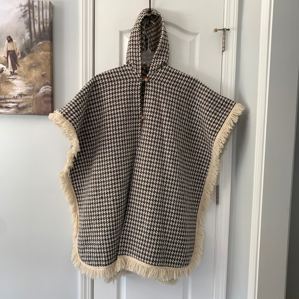 Vintage Houndstooth Hooded Poncho Fringe Trim Wooden Button Cape Black Brown